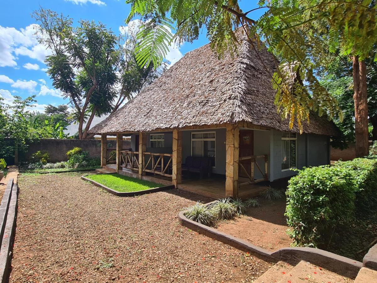 Honey Badger Lodge Moshi Exteriér fotografie